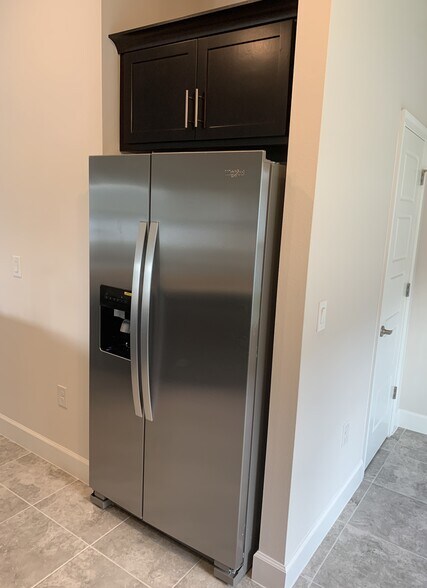 Building Photo - 1844 Middlebury Dr SE