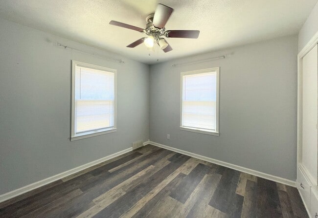 Building Photo - Spacious 3-Bedroom, 2-Bathroom Home