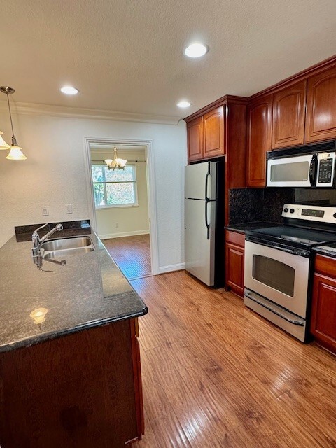 Building Photo - 730 San Andreas Ct