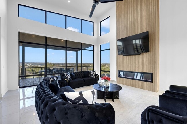 Building Photo - 207 Kites Ct