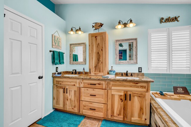 Building Photo - Coastal-Inspired Single-Story with Pool, Spa & Rare Gated Parking