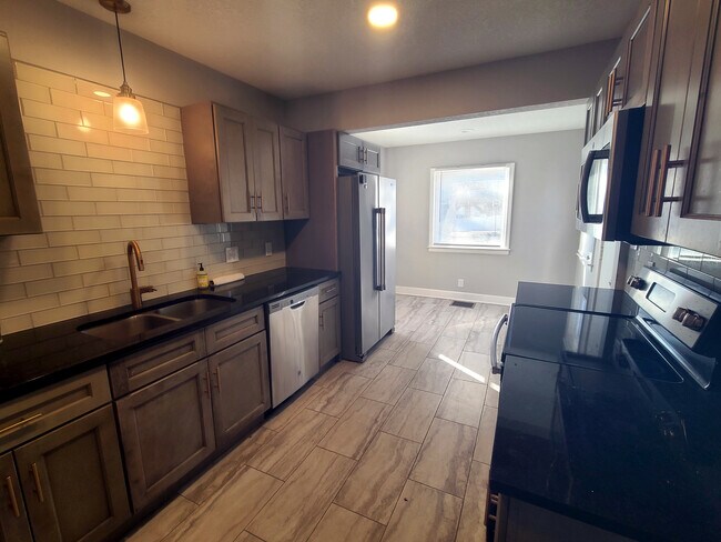 Building Photo - 5830 Paseo Blvd