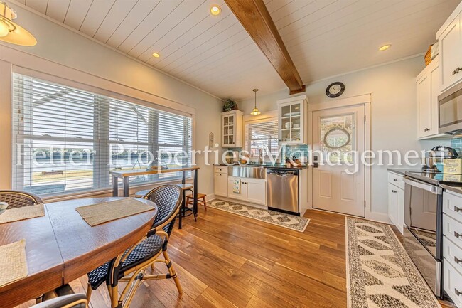 Building Photo - Coming Soon Beautiful 3 Bedroom Home with ...