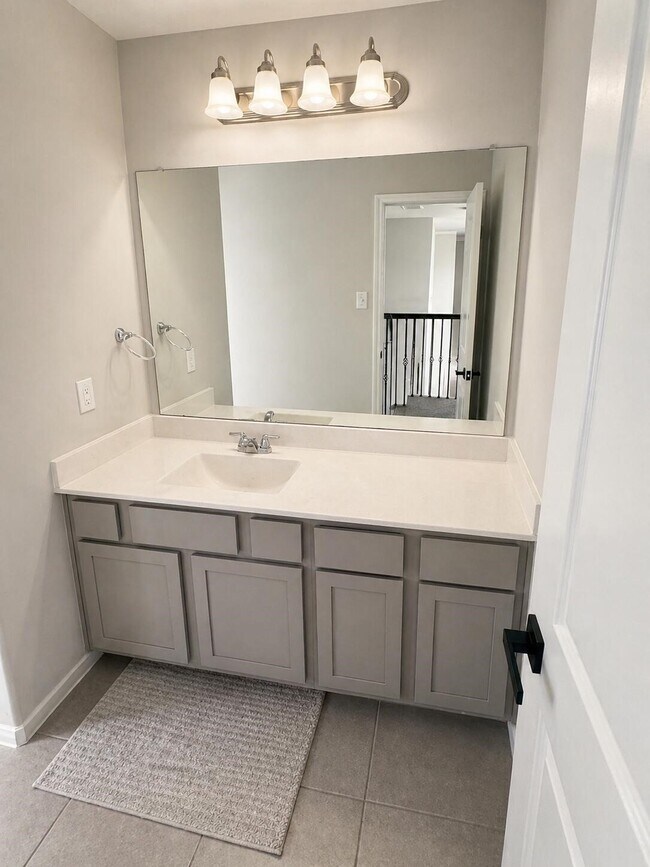 Building Photo - 221 Ashley Way