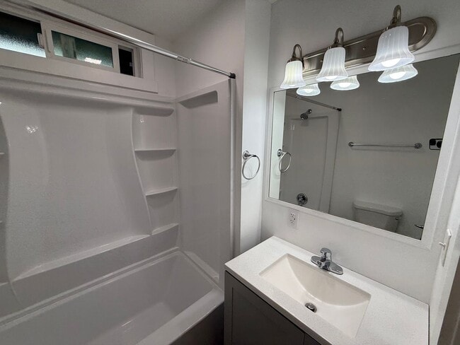 Building Photo - 3 Bed 1.5 Bath Pet Friendly Home in Monroe