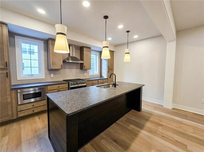 Building Photo - 305 Frederick Wy