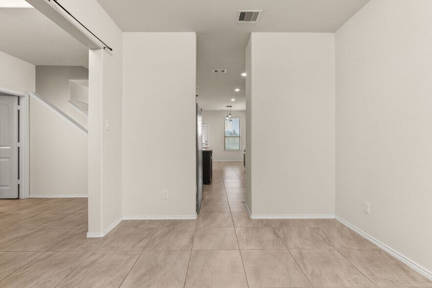 Building Photo - 3715 White Gardenia Ln