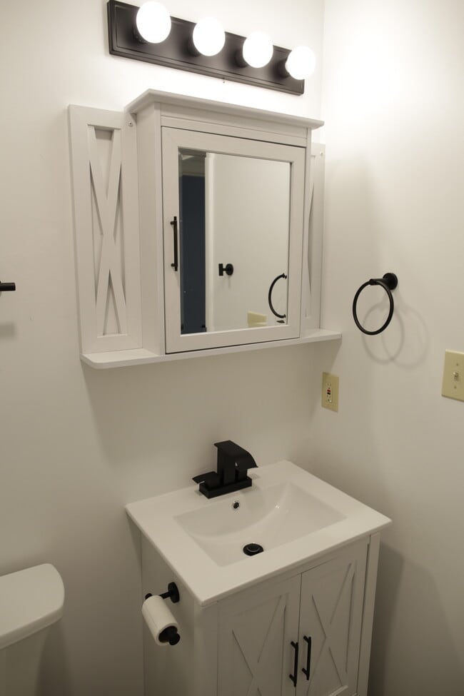 Building Photo - 12300 Rock Canyon Dr