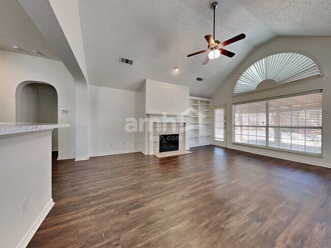 Building Photo - 4612 Belladonna Dr