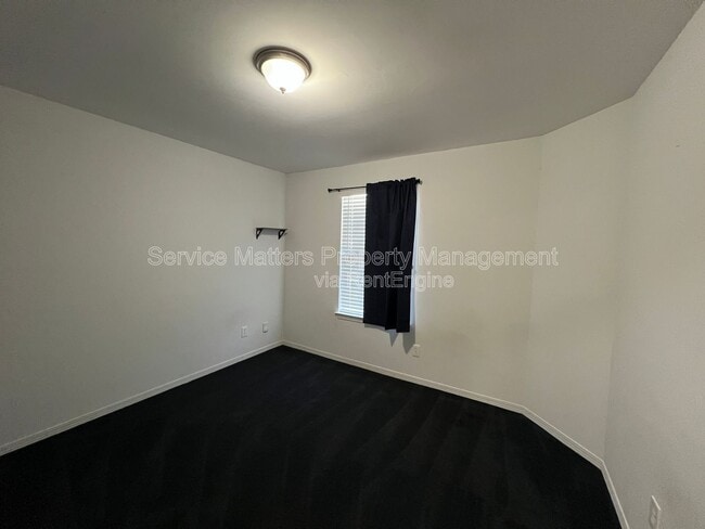 Building Photo - 2017 Coral Creek Dr