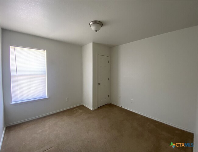 Building Photo - 2802 Ashley Dr