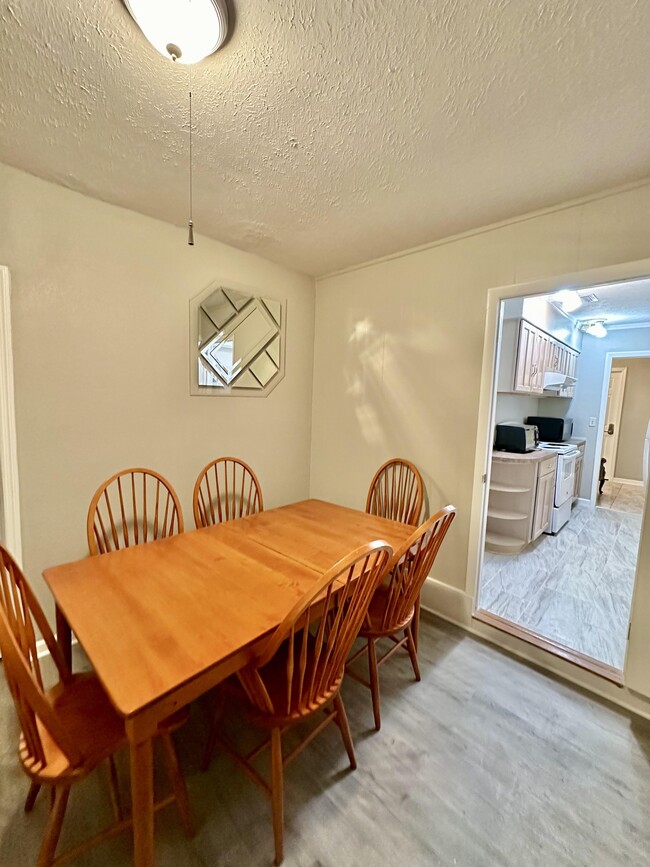 Building Photo - 4406 Tarpon Dr