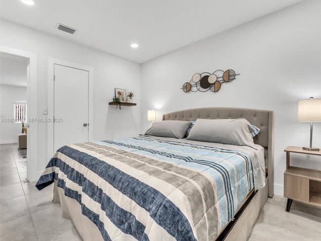 Building Photo - 5517 NW 1st Pl