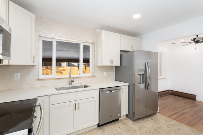 Building Photo - 1465 S Eaton St