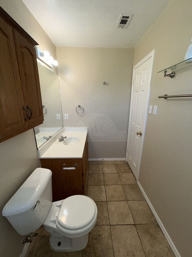 Building Photo - 3816 Sawtooth Dr
