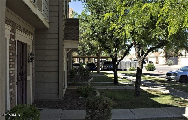 Building Photo - 18626 N 33rd Dr