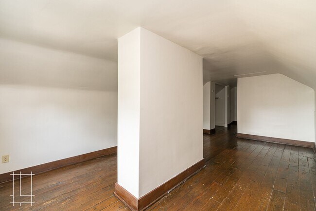 Building Photo - 1448-1450 Summit St.