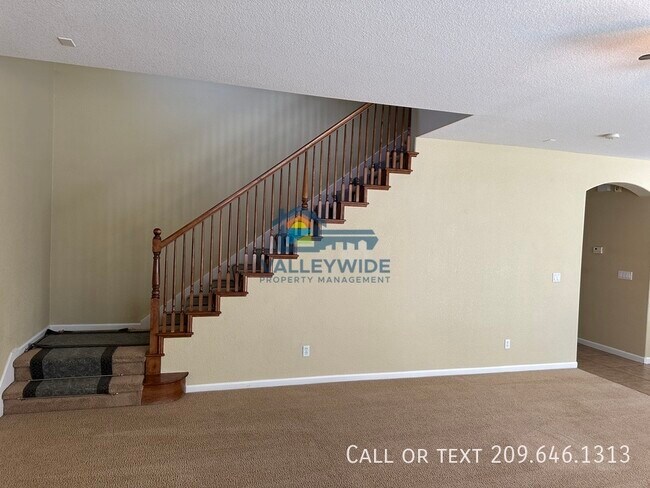 Building Photo - 2704 Acapulco Way