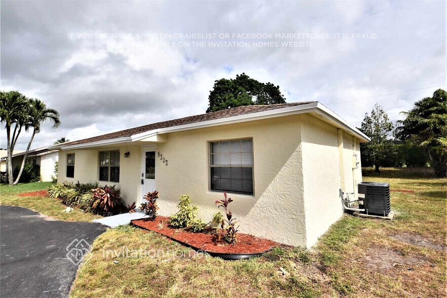 Building Photo - 9323 Southampton Pl