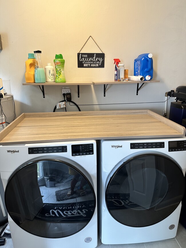 Building Photo - 1437 Norcova Ave