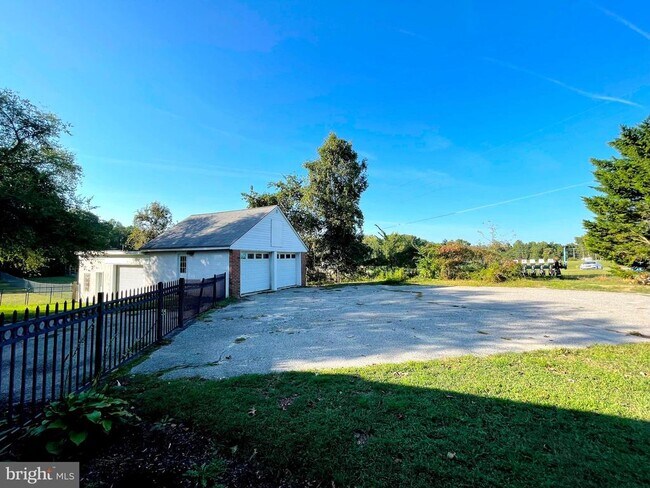 Building Photo - 4085 Hallowing Point Rd