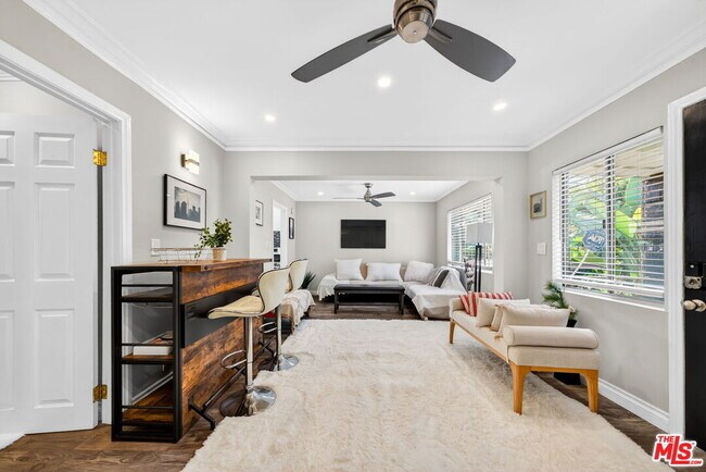 Building Photo - 1200 Tamarind Ave