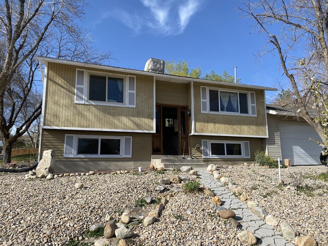 Primary Photo - 1137 E Webster Dr