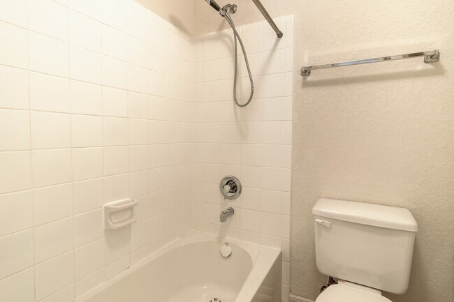 Building Photo - 2918 Five Oaks Dr