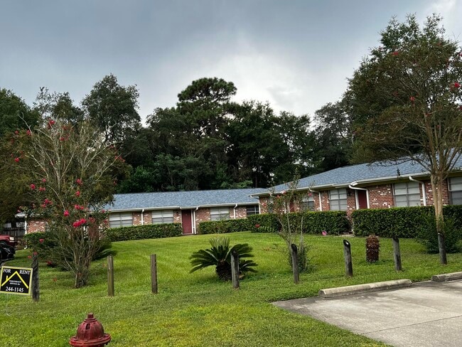 Building Photo - 545 Hickory Ave