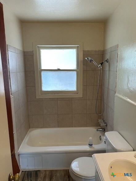 Building Photo - 715 Cardinal Ave