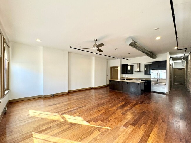 Building Photo - 641 Walnut St