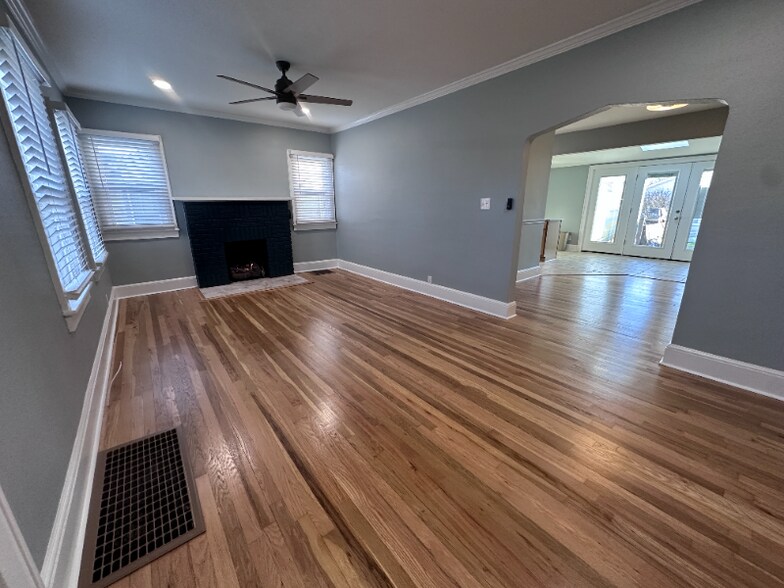 Building Photo - 916 Magnolia St