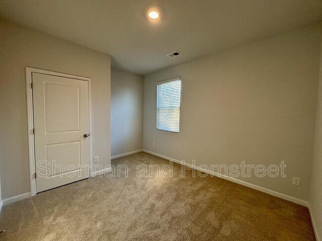 Building Photo - 248 Expedition Dr