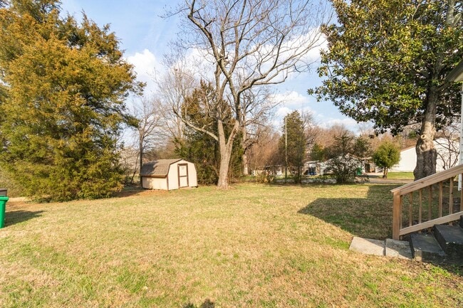 Building Photo - Lovely 3 bedroom, 1 bathroom home in High Point with LVP throughout!