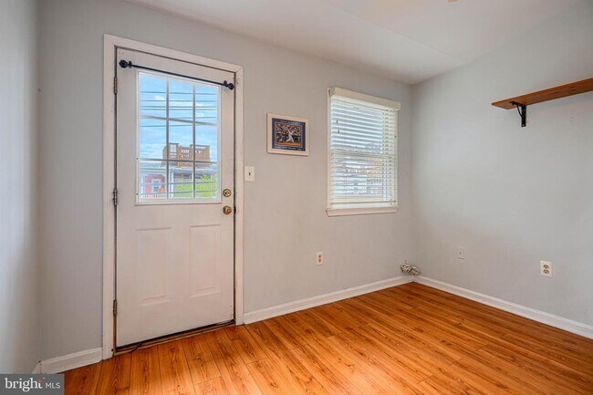 Building Photo - 1419 Battery Ave