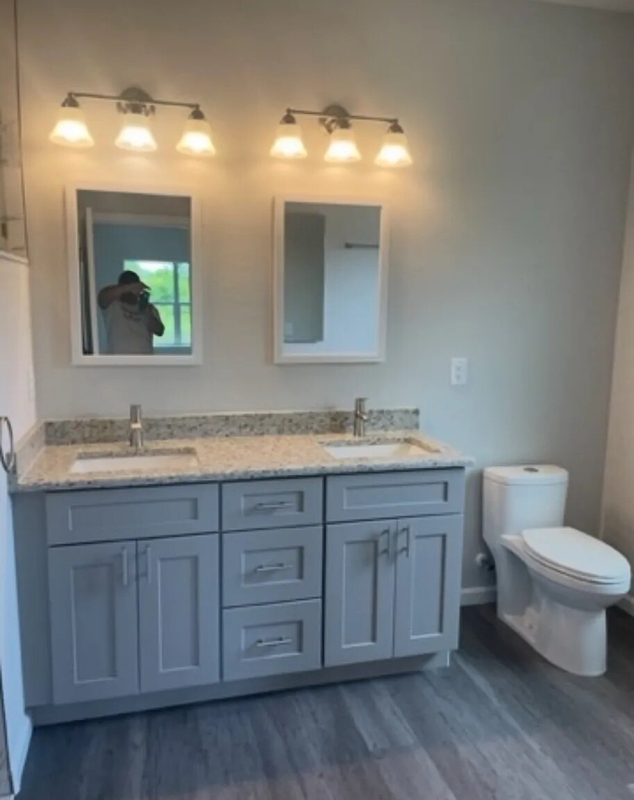 Building Photo - 548 Redwood Ave S