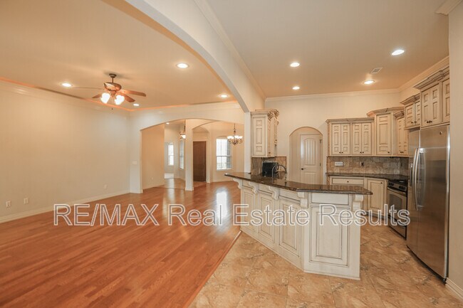 Building Photo - 3607 SW Birchton Ave