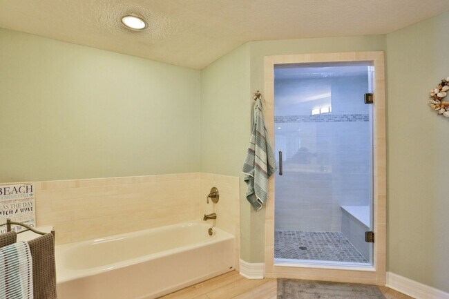 Building Photo - 3 Bedroom/ 2.5 Bath Oceanfront Condo, Blocks from Flagler Ave