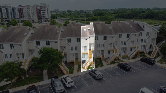 Building Photo - 100 Pinewood Rd