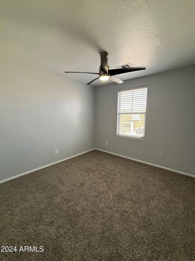 Building Photo - 9205 W Cordes Rd