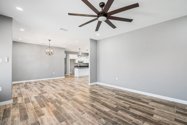 Building Photo - 601 Ave V