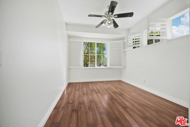 Building Photo - 2909 Venezia Ln