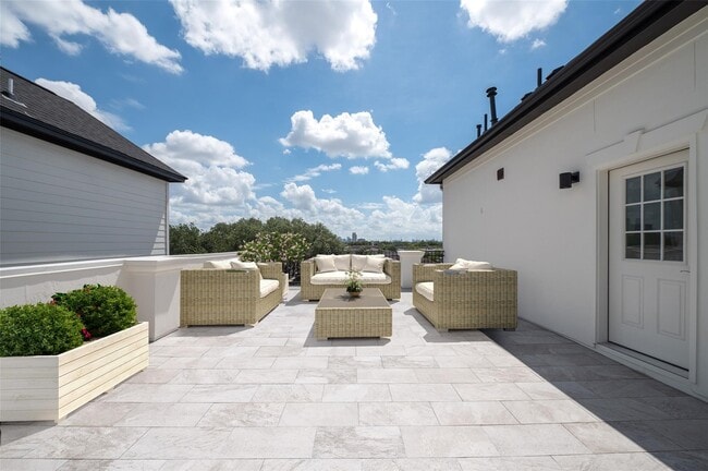 Building Photo - 3327 Beverly Frst Dr