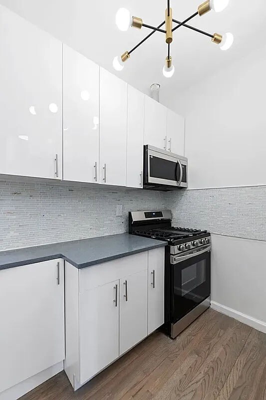 Building Photo - 666 Ninth Avenue