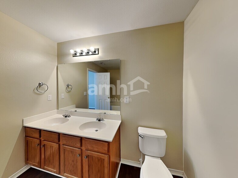 Building Photo - 1710 Cabarrus Crossing Dr