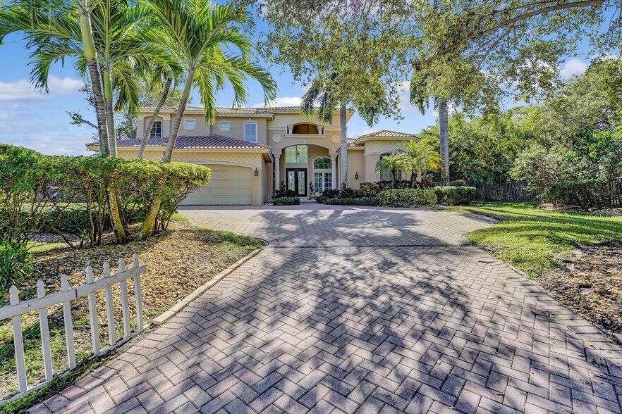 Primary Photo - 43 Coconut Ln
