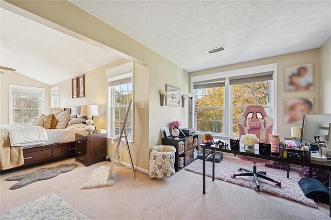 Building Photo - 1005 Autumn Woods Dr