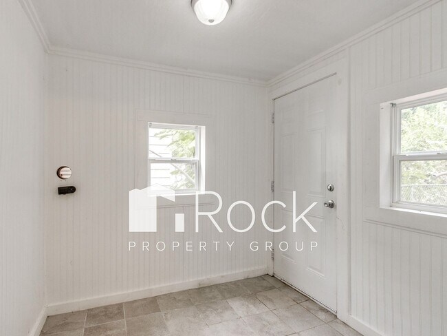 Building Photo - Updated Cozy 2 Bed 1 Bath Home in Guthrie ...