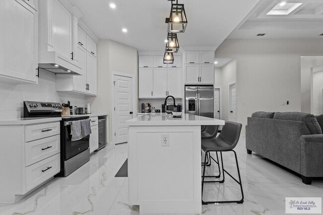 Building Photo - 7425 Lake Havasu