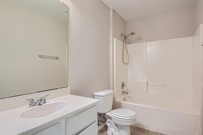 Building Photo - 123 Southampton Dr